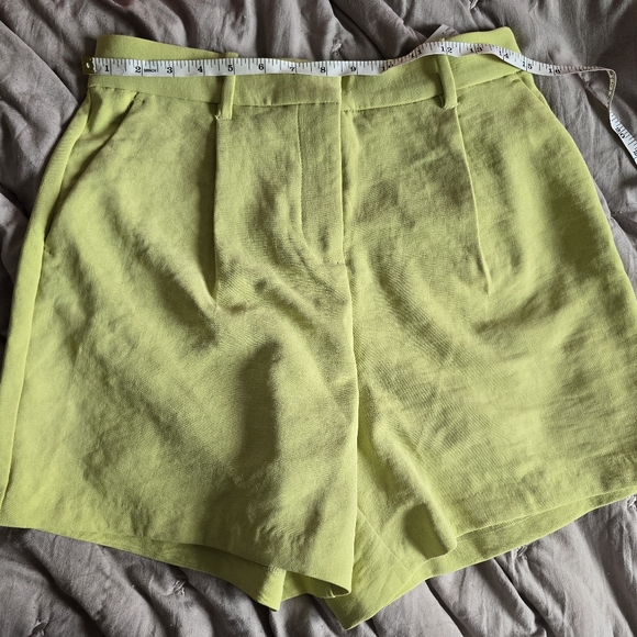 High rise premium crepe tailored short - Picture 5 of 5